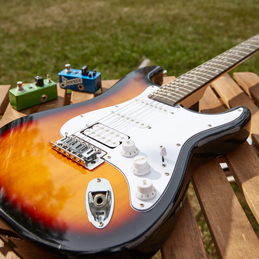 Donner DST-100 HSS Electric Guitar Kit - Image 18